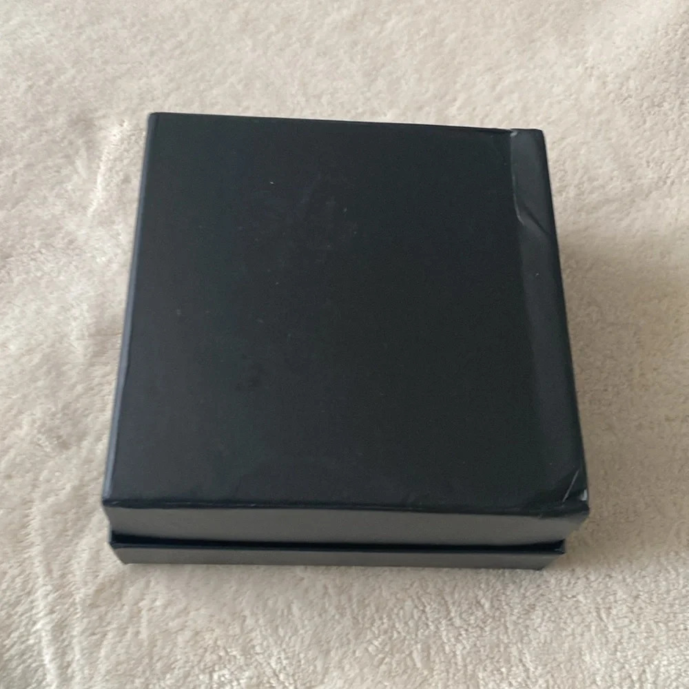 Gucci small box 5*5.2” and dust bag 6.5x7” - Picture 3 of 6